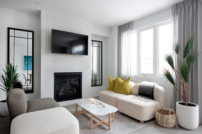 The living room in the Laguna Executive Townhome (CNW Group/Minto Communities)