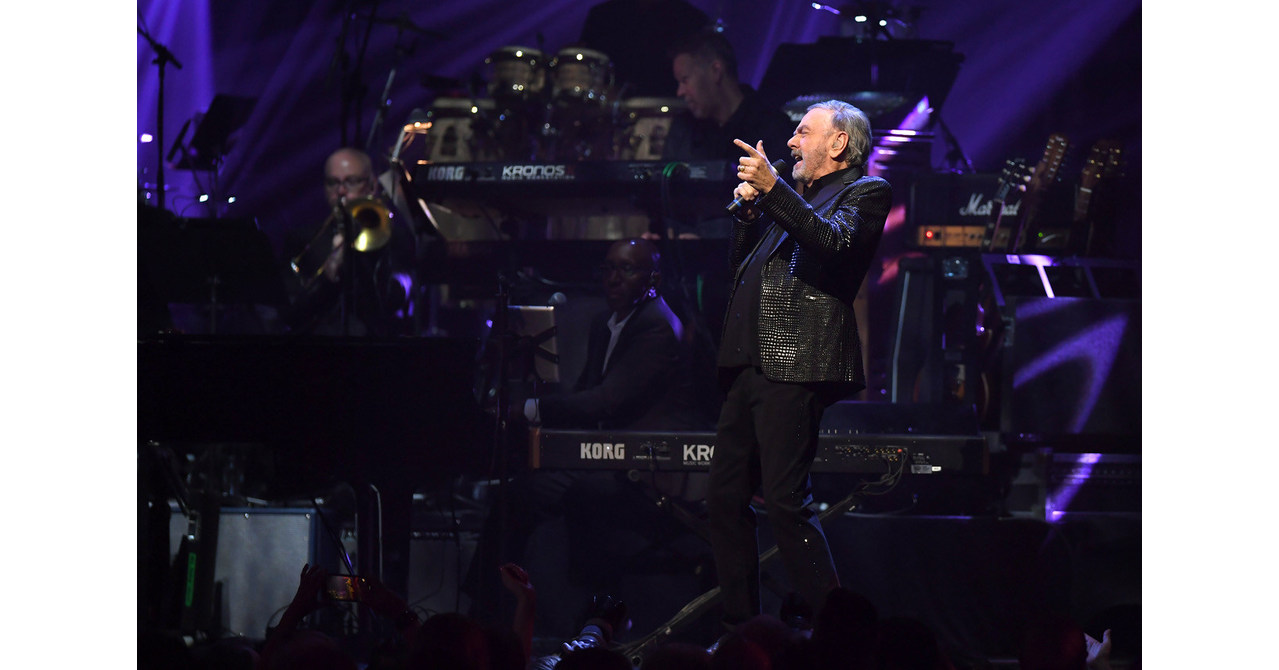 Neil Diamond Signs to Universal Music Publishing Group – The Hollywood  Reporter