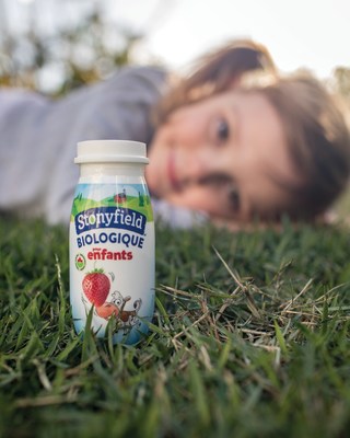 Le yogourt biologique  boire pour enfants Stonyfield : une dlicieuse collation sant  emporter (Groupe CNW/Lactalis Canada)