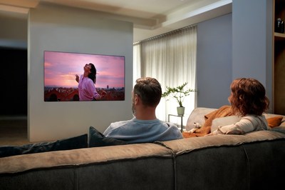 Building on LG’s commitment to outstanding design, the GX Gallery series (55-, 65- and 77-inch models) offers a uniquely minimalist aesthetic made possible by OLED’s revolutionary panel technology.