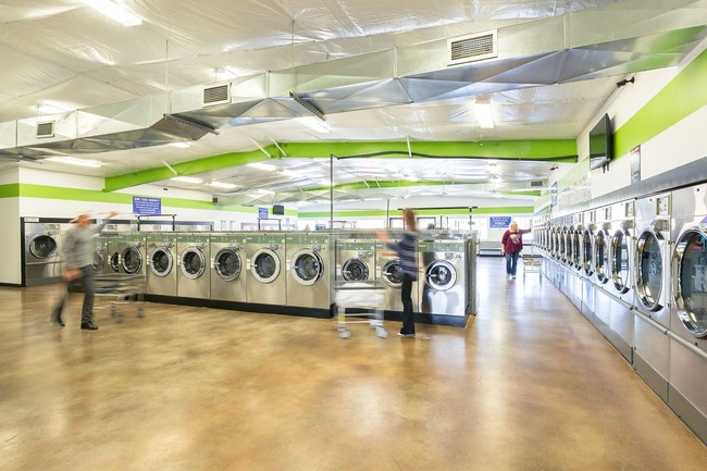 Coin Laundromat Businesses Reasons To Start Your Own Laundromat Business Laundromat Business Laundromat Laundry Business