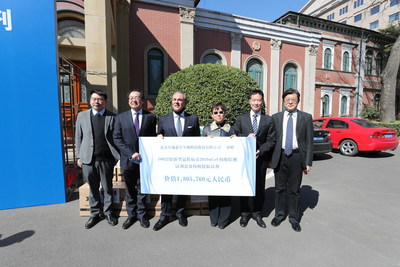 Luca Ferrari, Italian ambassador to China (third from left); Li Xiaolin, president of the Chinese People’s Association for Friendship with Foreign Countries (third from right); Song Jingwu, vice president of the Chinese People’s Association for Friendship with Foreign Countries (second from left); Li Xikui, vice president of the Chinese People’s Association for Friendship with Foreign Countries and director of the China Peace and Development Foundation (first from right); Zhang Xiaojun, director of XABT (first from left); and senior consultant Liu Wei (second from right)