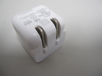Bloc d’alimentation électrique simple et chargeur USB LTE (Groupe CNW/Santé Canada)