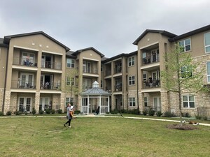 The Enclave at Round Rock Senior Living Hosts a Patio Music Party with the Help of North Austin Music Therapy