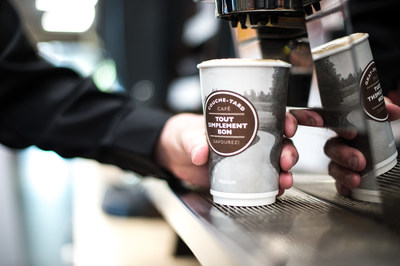 Le caf, le th et les boissons Polar Pop sont offerts gratuitement au personnel de la sant, aux premiers rpondants, ainsi qu'aux employs en magasins de Couche-Tard. (Groupe CNW/Alimentation Couche-Tard inc.)