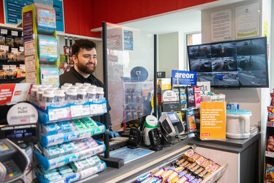 Clear barriers have been installed at cash registers to protect Circle K employees and customers. (CNW Group/Alimentation Couche-Tard Inc.)