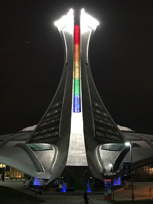 La Tour de Montral illumine aux couleurs de l'arc-en-ciel (Groupe CNW/Parc olympique)