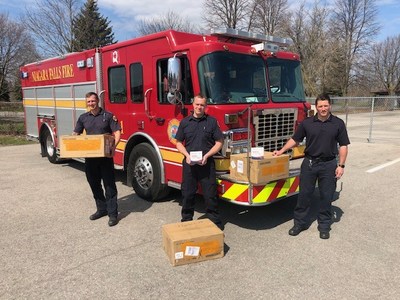 Niagara Falls Fire Service receiving N95 Masks from Marineland Canada and FDK Supply Canada Inc. (CNW Group/Marineland)