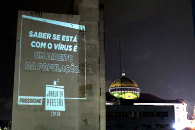 Projeção em fachada em edifício de Manaus (AM)