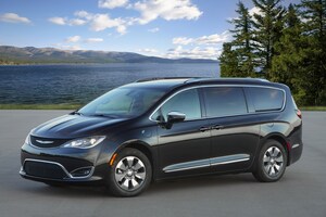 Chrysler Pacifica Hybrid Earns 2020 Best Family Cars Award From PARENTS Magazine
