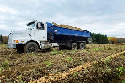 McCain Foods will distribute 20M pounds of potatoes to help combat food insecurity during COVID-19 pandemic. (CNW Group/McCain Foods)