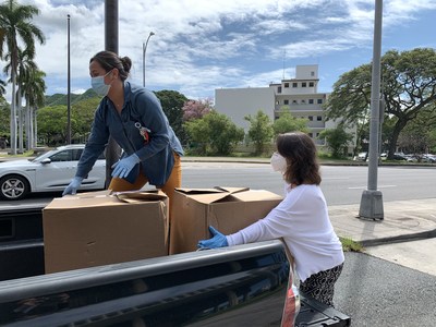 On April 8, ‘Ohana Health Plan employees delivered 26,000 units of PPE to the Hawaii Hospital Education and Research Foundation (HHERF) at the Hawaii State Capitol in Honolulu.