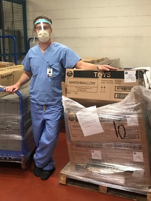 Dr. Aaron Glickman, Chief Radiologist at Michael Garron Hospital receives Spin Master face shields (CNW Group/Spin Master)