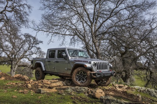 The Fast Lane Truck (TFLtruck) has named the Jeep® Gladiator and Ram Power Wagon as winners of the 2020 Gold Hitch awards.
