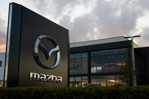 Mazda rinde homenaje a los héroes del cuidado de la salud con su nuevo programa Essential Car Care (PRNewsfoto/Mazda North American Operations)