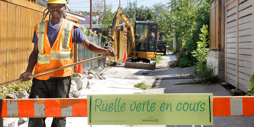 Au cours des prochains mois, les riverains de cinq ruelles auront la chance de concrétiser leur projet de verdissement, ce qui portera à 128 le nombre de ruelles vertes présentes sur l’ensemble du territoire de l’arrondissement. (Groupe CNW/Ville de Montréal - Arrondissement de Rosemont - La Petite-Patrie)