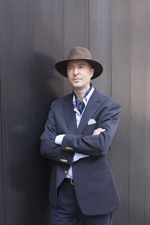 Wanda Halcyon Television: Bestsellerautor George Van Mellaert verfilmt eine Adaption seiner Bücher