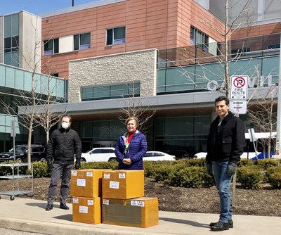 The Oakville Trafalgar Memorial Hospital receiving the donation from Azeem M. Qureshi, CEO of Grasshopper Energy. (CNW Group/Grasshopper Energy)