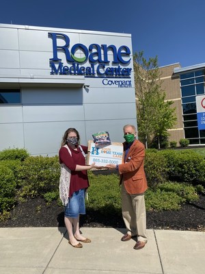 Dr. John Staley and Sonya Gunther delivering PPE to Roane County Medical Center