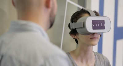 Employee using the Virti platform on Oculus Go
