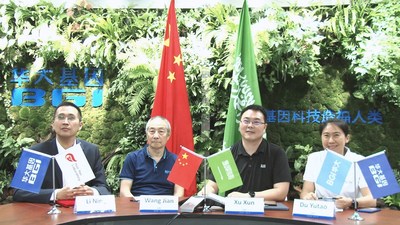 Vice President of BGI Genomics, Li Ning (first left) signed an agreement. Co-founder and Chairman of BGI, Wang Jian (second from left), CEO of BGI Group, Xu Xun (second from right), and Executive VP of BGI Genomics, Du Yutao (first right) witnessed the signing ceremony in Shenzhen.