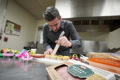 Beau Coffron, Lunchbox Dad makes sandwich art using HORMEL® NATURAL CHOICE® products