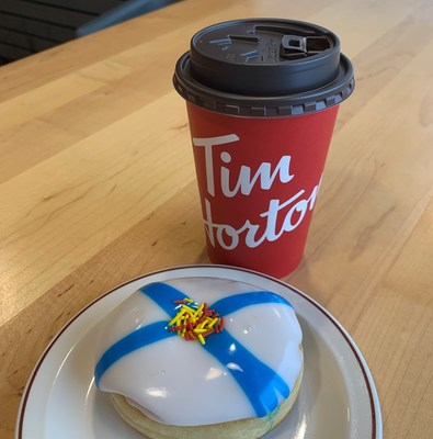 Le Beigne d’entraide pour la Nouvelle-Écosse de Tim Hortons est maintenant offert dans tout le Canada, et la totalité des recettes est versée au Fonds de soutien - Ensemble pour la Nouvelle-Écosse de la Croix-Rouge canadienne (Groupe CNW/Tim Hortons)