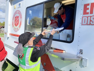 Salvation Army worker serves the vulnerable in the midst of disaster (CNW Group/The Salvation Army)