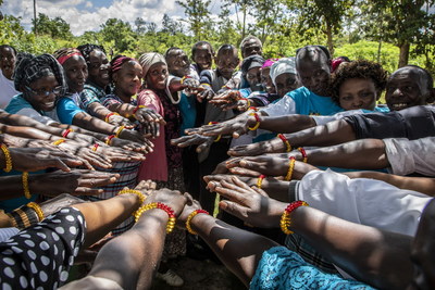 Community leaders in Kenya's Muranga County wearing their menstrual bracelets in a show of commitment to promoting menstrual health and hygiene. ©WSSCC/Jason Florio