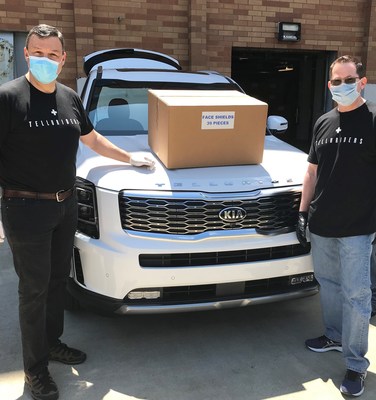 Los "Telluriders" de Kia Motors continúan distribuyendo protectores faciales a hospitales y centros médicos en todo el país (PRNewsfoto/Kia Motors America)