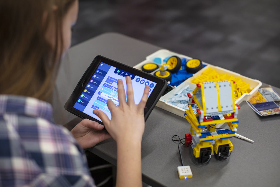 Developed in partnership with the STEM Learning Ecosystems Community of Practice, UBTECH Camp:ASPIRE brings best-in-class virtual instruction with accredited STEM educators and hands-on building with robots to the safety and comfort of home.