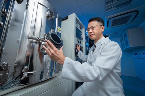 Dr Jeffery Huang Zhifeng, Associate Professor in the Department of Physics at HKBU, has developed a novel approach to manipulating the chirality of drug molecules (PRNewsfoto/HKBU)