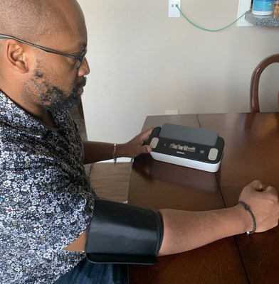 Frederick Goodall, stroke survivor and influencer who writes the Mocha Man Style blog, uses Complete from OMRON to monitor his blood pressure and EKG.