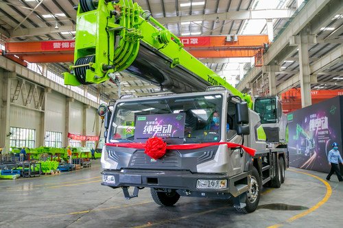 Zoomlion Produces the World's First Pure Electric Truck Crane, Takes the Lead in Environmental Protection Construction in Machinery Industry