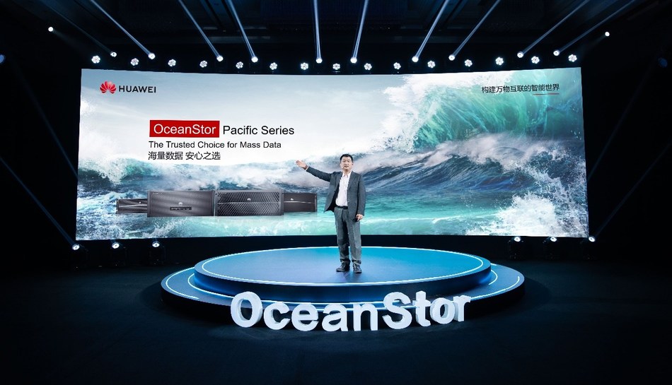 Shang Haifeng, President of Huawei Mass Storage Domain, giving details about the OceanStor Pacific Series