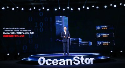 Peter Zhou, presidente da linha de produtos de visão inteligente e armazenamento de dados da Huawei, lança a nova geração da série OceanStor Pacific (PRNewsfoto/Shenzhen Huawei Technology Co.,)