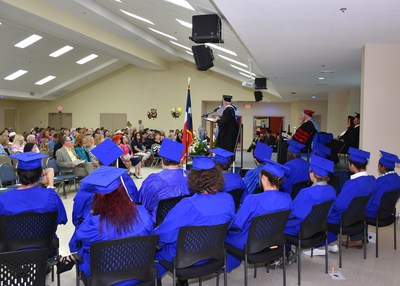 Graduación de escuela preparatoria en el distrito chárter RMYA Meadowland (PRNewsfoto/Roy Maas Youth Alternatives (RM)