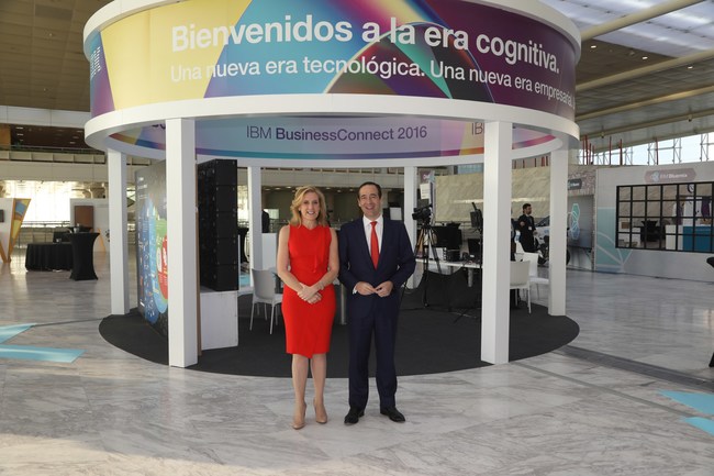 L-R: Marta Martínez, GM, IBM SPGI (Spain, Portugal, Greece & Israel) and CaixaBank CEO, Gonzalo Gortázar.