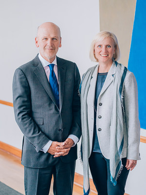 The Co-Chairs of Centraide of Greater Montreal’s 2020 campaign, Michael M. Fortier, Vice-Chairman of RBC Capital Markets, and Anne-Marie Hubert, EY Canada East Leader.* (*photo taken before the COVID-19 pandemic) (CNW Group/Centraide of Greater Montreal)