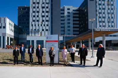 Mackenzie Health today unveiled the name of the new Vaughan hospital ? Cortellucci Vaughan Hospital alongside Premier Doug Ford, Deputy Premier and Health Minister Christine Elliott, the Cortellucci family, Vaughan Mayor Maurizio Bevilacqua, and President and CEO of Mackenzie Health Altaf Stationwala. Cortellucci Vaughan Hospital will be the first net new hospital to open in Ontario in more than 30 years. (CNW Group/Mackenzie Health)