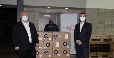 Together, Premier Doug Ford, Rahul Singh, Executive Director of GlobalMedic and Mark Poweska, President and CEO, Hydro One, packed kits of food and safety supplies to be delivered to First Nations communities. (CNW Group/Hydro One Inc.)