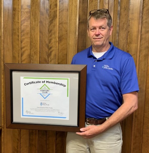 City of Natchez (MS) Water Works Utility Superintendent Tony W. Moon holds DIPRA’s Century Club Certificate, which recognizes utilities that have had cast iron pipes in service for 100 years or more.
