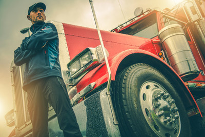 Camioneros del Puerto de Oakland enojados con el Departamento de Policía de Oakland por otorgar permisos secretos y dar ventaja ilegal al socio corporativo del Puerto a expensas de camioneros y la seguridad pública.