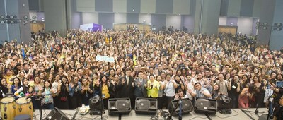 51Talk's annual teachers' day celebration draws in thousands of their home-based English teachers. At the center are 51Talk Co-Founder and COO Liming Zhang, Founder and CEO Jack Huang, and Country Head Jennifer Que. (PRNewsfoto/51Talk)