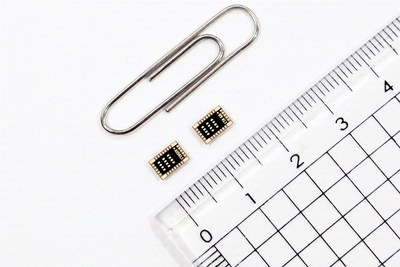 An LG Innotek official is showing a "Bluetooth low energy module for IoT." Using this module, IoT manufacturers can freely design products in various shapes and size, and its outstanding com-munication performance enables smooth data transmission even with multiple obstacles. (PRNewsfoto/LG Innotek)