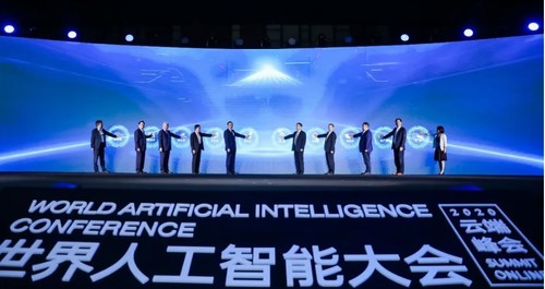 Huang Ou, deputy secretary and president of the Party Committee of Shanghai Electric Group witnesses the official launch of the Industry-Finance Integration of Industrial Internet Program in the 2020 World Artificial Intelligence Conference (WAIC) Summit