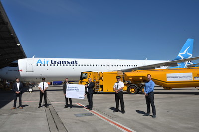 First delivery of an Airbus A321LR for Air Transat with sustainable aviation fuel (left to right): Damien Imbert, Head of Contracts Delivery, Airbus Hamburg; Capt. Manuel Chabot, Air Transat; Gunnar Gross, Project Leader Sustainable Air Fuel Airbus Hamburg; Jürgen Kuper, General Manager Air bp Continental Europe; Capt. Andrew Gordon, Air Transat; Ronny Stelter, Consultant Manager New Aircraft Acceptance and Delivery, AerCap (CNW Group/Transat A.T. Inc.)