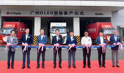 The tape-cutting ceremony at LG Display’s OLED panel plant in Guangzhou, China (James Hoyoung Jeong, CEO of LG Display, 4th from left)
