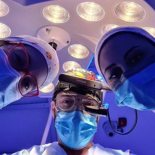 Using Vuzix M400 Smart Glasses to Perform Assisted Gastrointestinal Surgeries on Patients