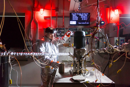 Undergraduate students research alongside faculty physicists, engineers and chemists on the molten salt test loop at Abilene Christian University’s NEXT Lab. Photo by Jeremy Enlow / Steel Shutter Photography